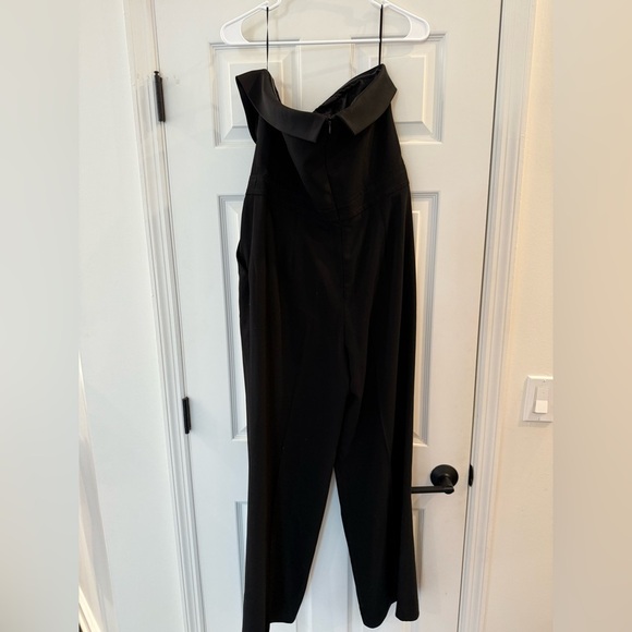 Trina Turk Black Strapless Jumpsuit Wide Legs Romper Pockets Pleats size 10 - Picture 2 of 7